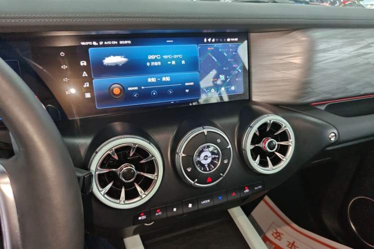 Used Tank 300 2023 City Edition 2.0T—Stylish as Ever Audio And AC Panel
