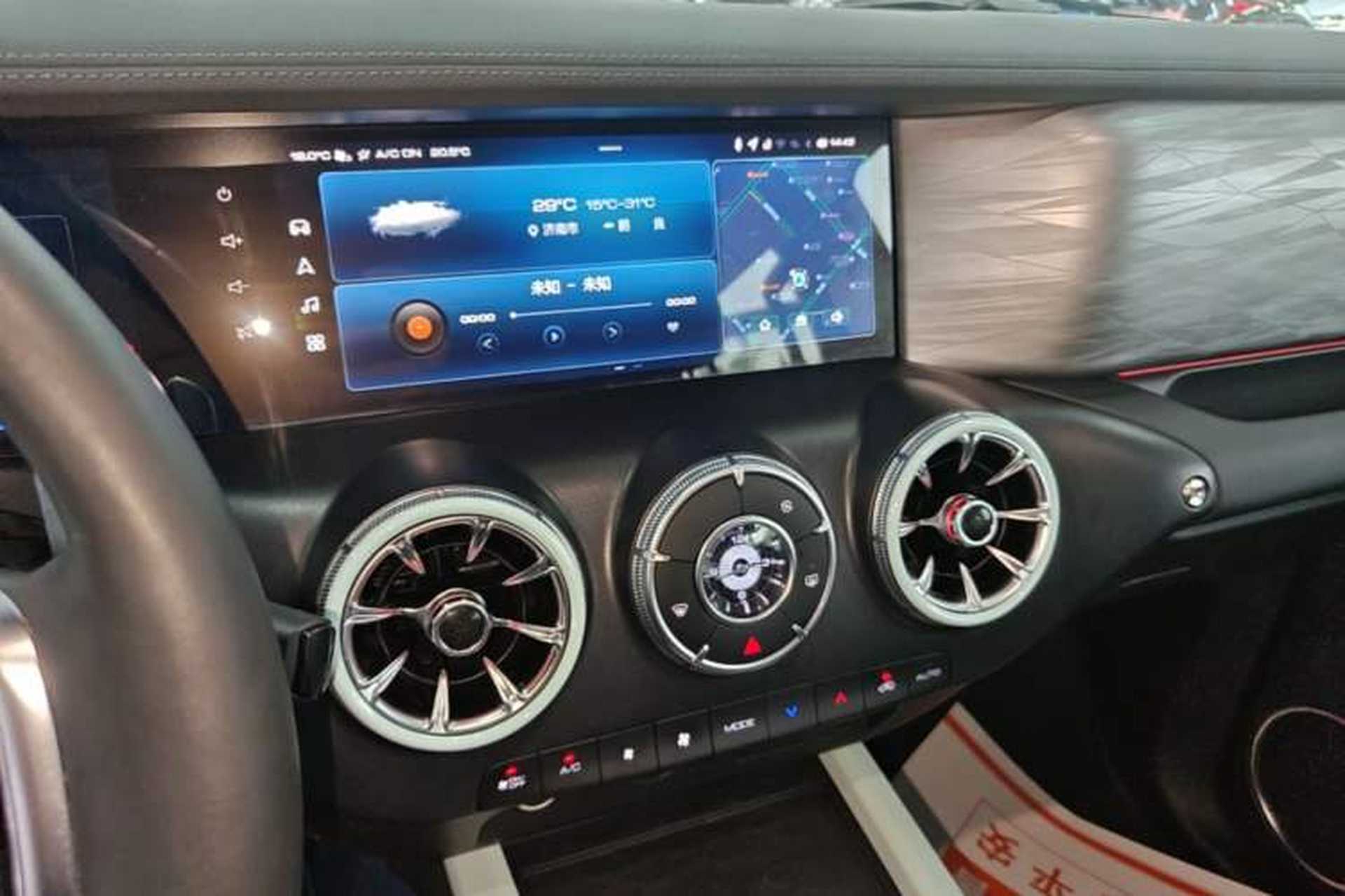 Used Tank 300 2023 City Edition 2.0T—Stylish as Ever Audio And AC Panel