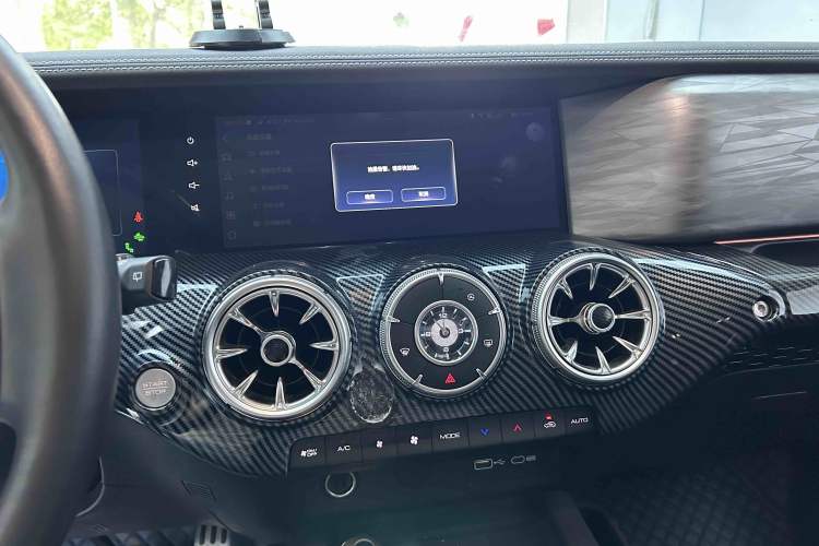 Used Tank 300 2023 City Edition 2.0T—Stylish as Ever Audio And AC Panel