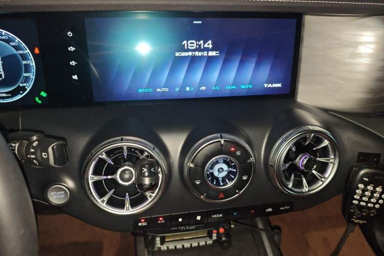 Used Tank 300 2023 City Edition 2.0T—Stylish as Ever Audio And AC Panel