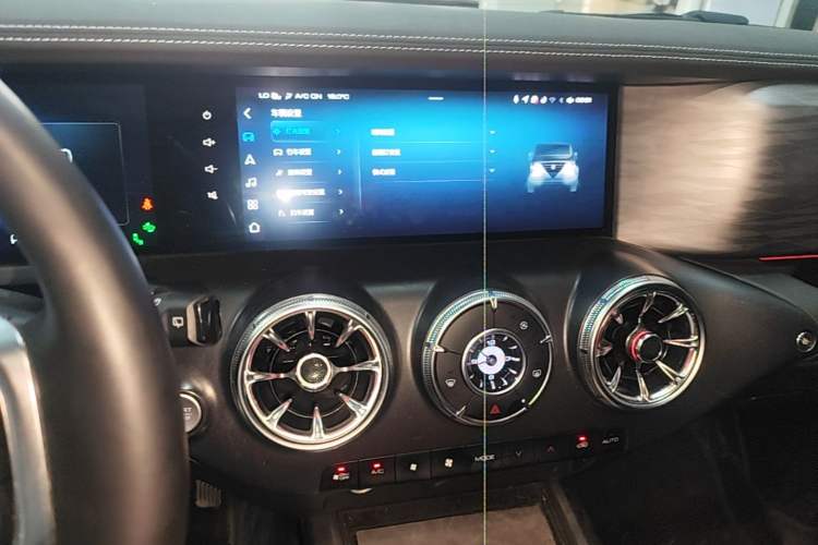 Used Tank 300 2023 City Edition 2.0T—Stylish as Ever Audio And AC Panel