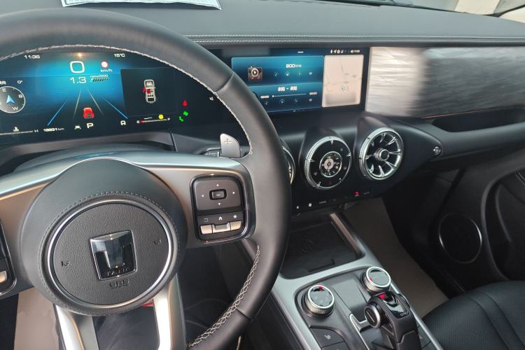 Used Tank 300 2023 City Edition 2.0T—Stylish as Ever Center Console