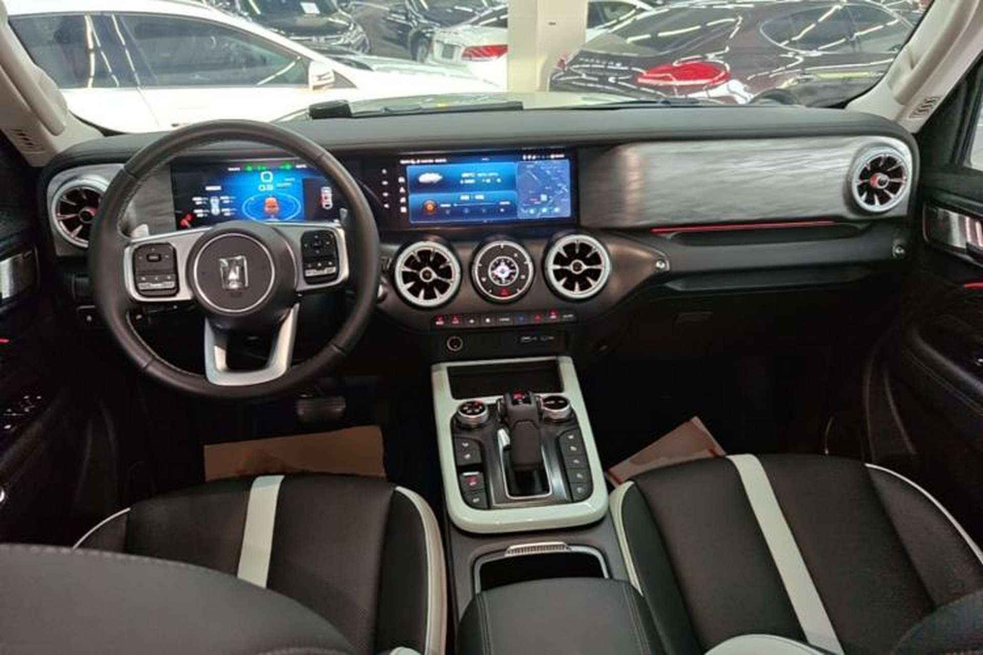 Used Tank 300 2023 City Edition 2.0T—Stylish as Ever Center Console