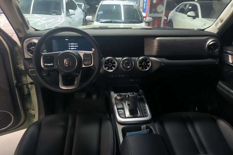 Used Tank 300 2023 City Edition 2.0T—Stylish as Ever Center Console
