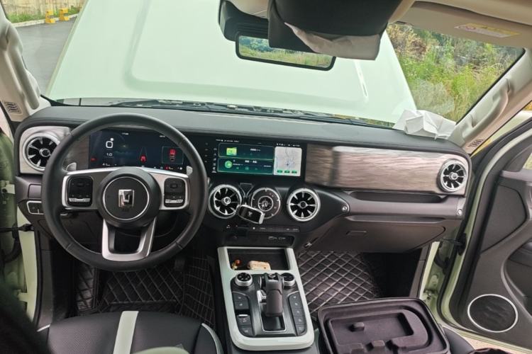 Used Tank 300 2023 City Edition 2.0T—Stylish as Ever Center Console