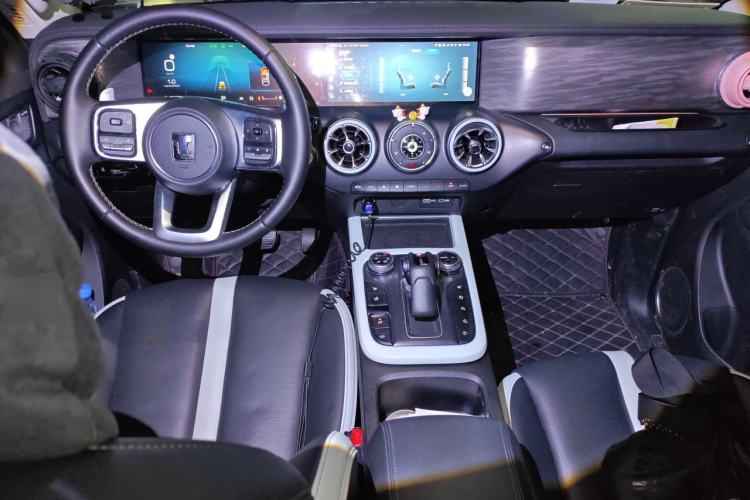 Used Tank 300 2023 City Edition 2.0T—Stylish as Ever Center Console