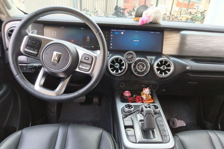 Used Tank 300 2023 City Edition 2.0T—Stylish as Ever Center Console