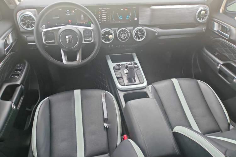 Used Tank 300 2023 City Edition 2.0T—Stylish as Ever Center Console