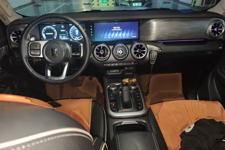 Used Tank 300 2023 City Edition 2.0T—Stylish as Ever Center Console