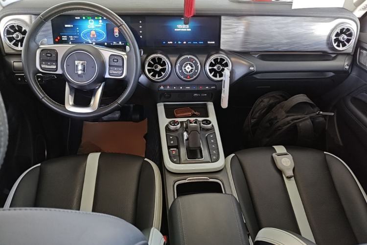 Used Tank 300 2023 City Edition 2.0T—Stylish as Ever Center Console