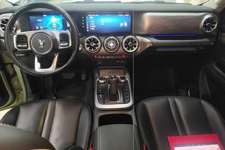 Used Tank 300 2023 City Edition 2.0T—Stylish as Ever Center Console