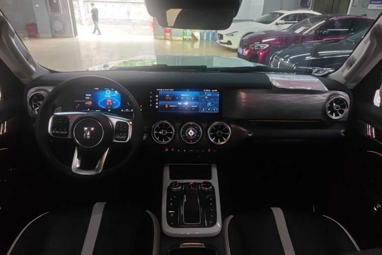 Used Tank 300 2023 City Edition 2.0T—Stylish as Ever Center Console