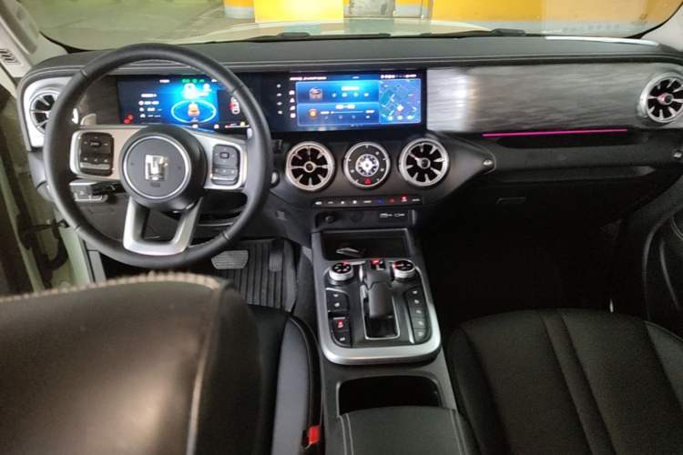 Used Tank 300 2023 City Edition 2.0T—Stylish as Ever Center Console