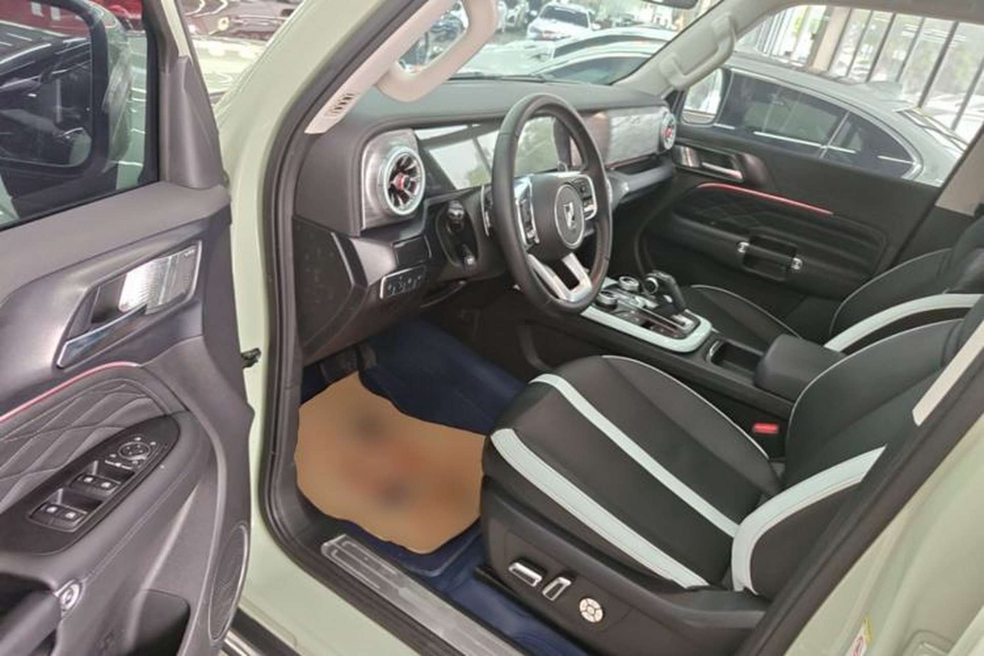 Used Tank 300 2023 City Edition 2.0T—Stylish as Ever Driver Seat