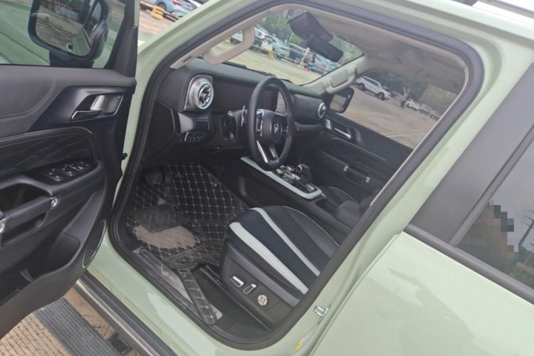 Used Tank 300 2023 City Edition 2.0T—Stylish as Ever Driver Seat