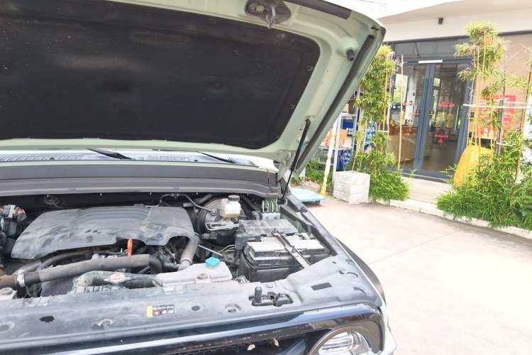 Used Tank 300 2023 City Edition 2.0T—Stylish as Ever Engine Bay Left