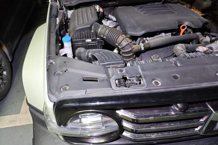 Used Tank 300 2023 City Edition 2.0T—Stylish as Ever Engine Bay Right