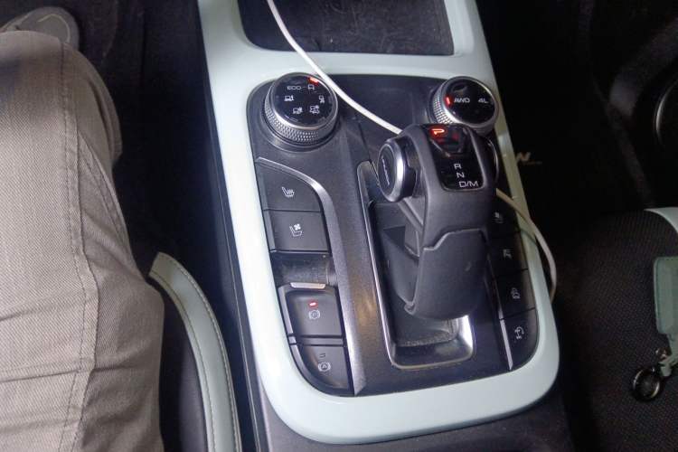 Used Tank 300 2023 City Edition 2.0T—Stylish as Ever Gear Lever