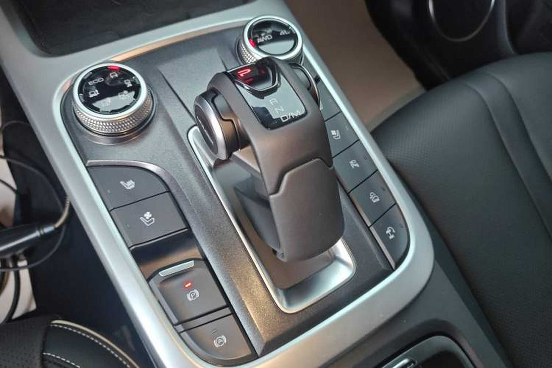 Used Tank 300 2023 City Edition 2.0T—Stylish as Ever Gear Lever