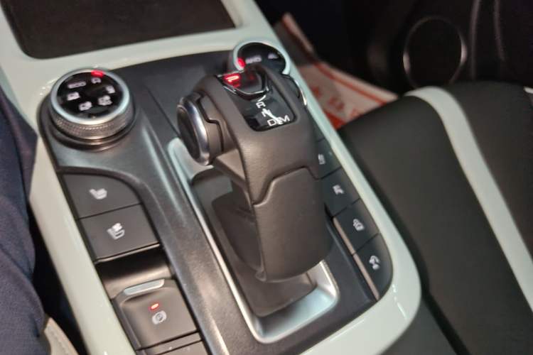 Used Tank 300 2023 City Edition 2.0T—Stylish as Ever Gear Lever