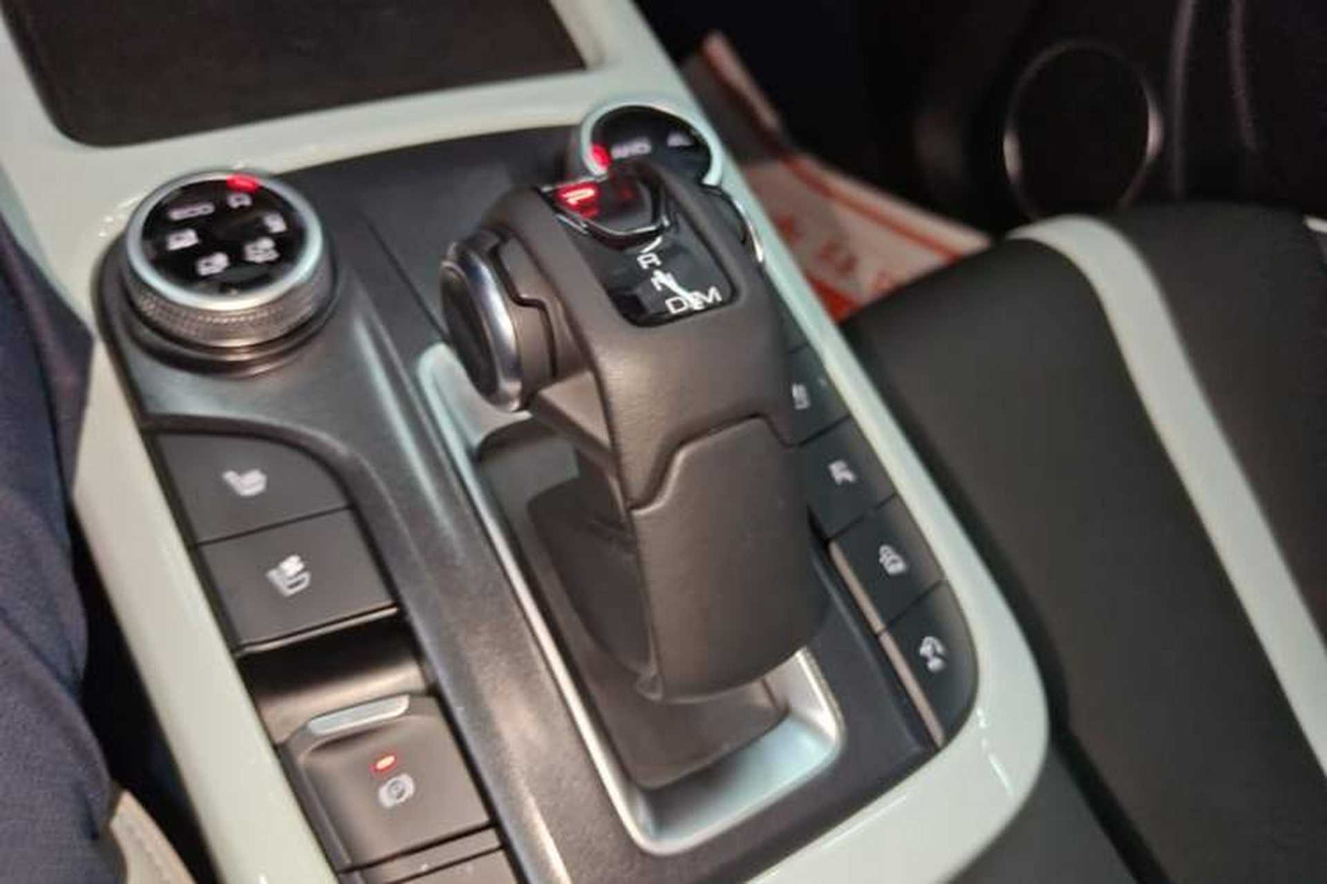 Used Tank 300 2023 City Edition 2.0T—Stylish as Ever Gear Lever