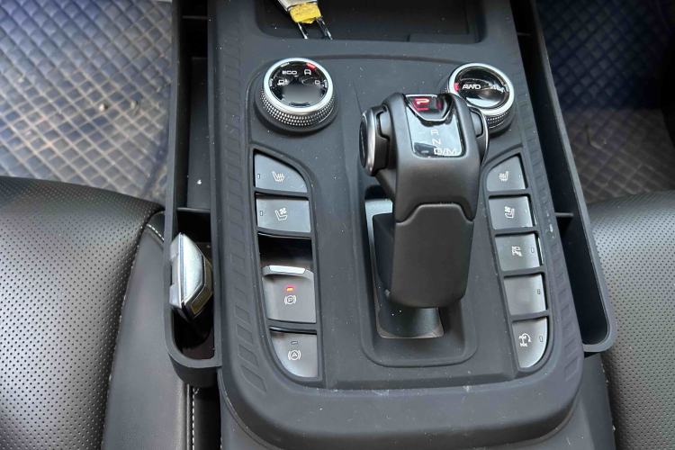 Used Tank 300 2023 City Edition 2.0T—Stylish as Ever Gear Lever
