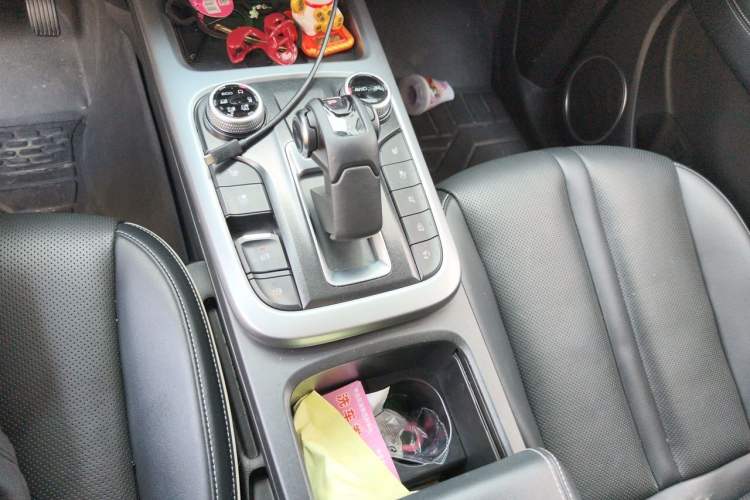 Used Tank 300 2023 City Edition 2.0T—Stylish as Ever Gear Lever