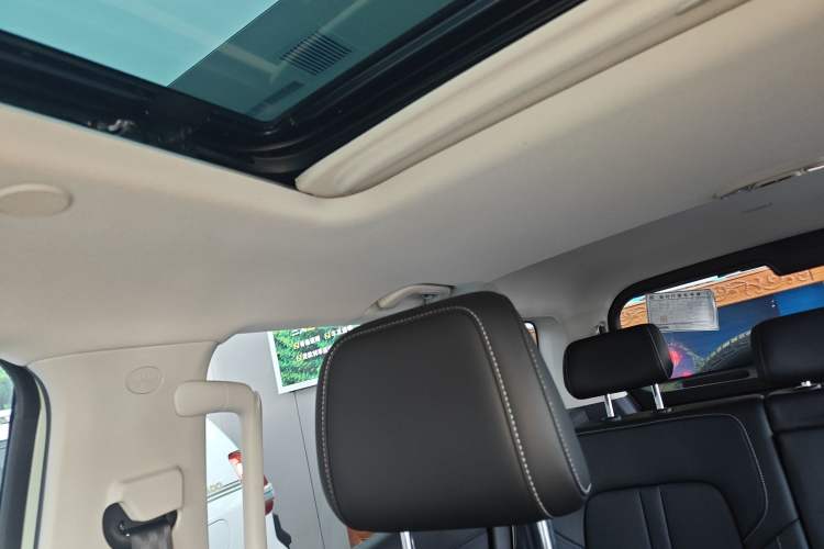Used Tank 300 2023 City Edition 2.0T—Stylish as Ever Headliner