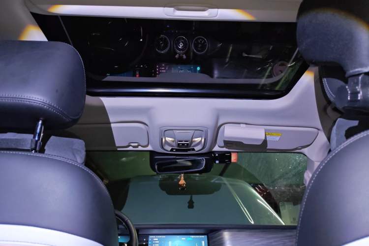 Used Tank 300 2023 City Edition 2.0T—Stylish as Ever Headliner