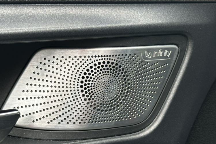 Used Tank 300 2023 City Edition 2.0T—Stylish as Ever Interior 11