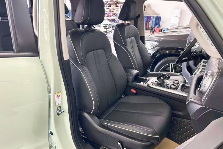 Used Tank 300 2023 City Edition 2.0T—Stylish as Ever Interior 13