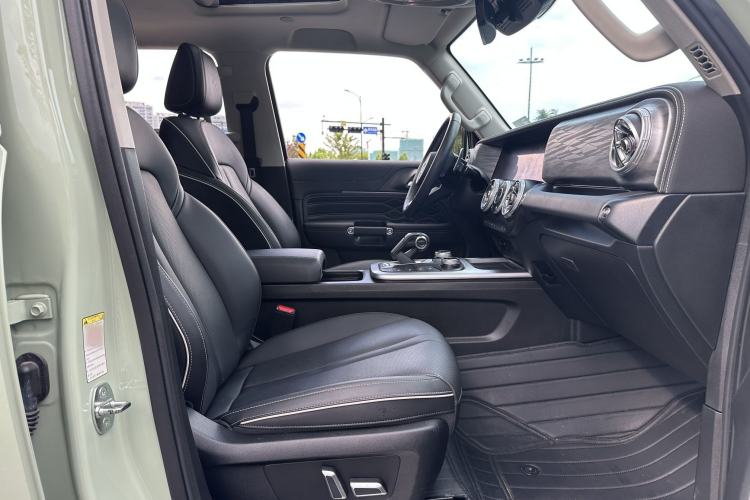Used Tank 300 2023 City Edition 2.0T—Stylish as Ever Interior 3