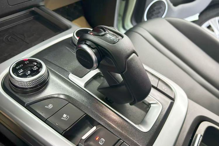 Used Tank 300 2023 City Edition 2.0T—Stylish as Ever Interior 5