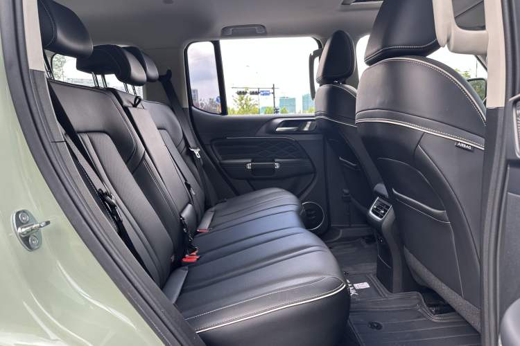 Used Tank 300 2023 City Edition 2.0T—Stylish as Ever Interior 5