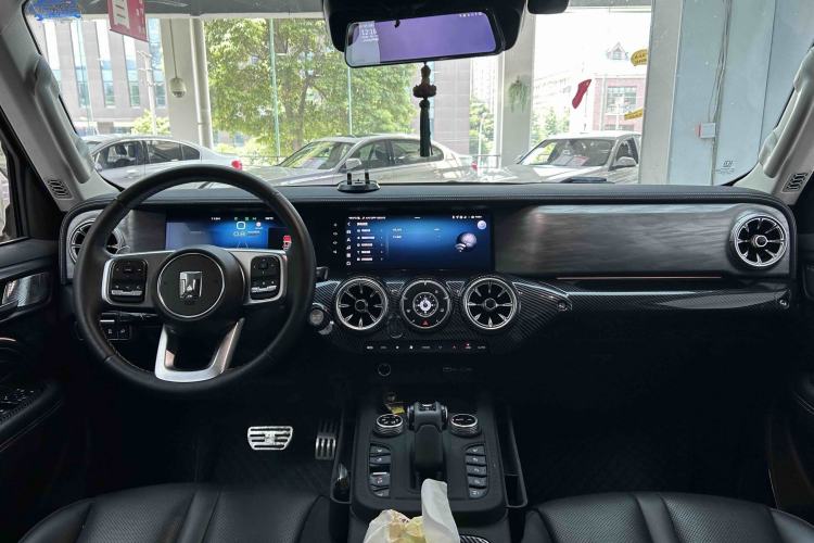 Used Tank 300 2023 City Edition 2.0T—Stylish as Ever Interior 5
