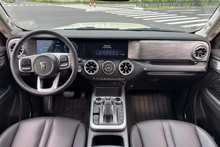Used Tank 300 2023 City Edition 2.0T—Stylish as Ever Interior 6