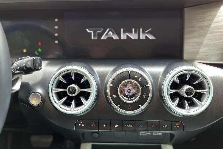 Used Tank 300 2023 City Edition 2.0T—Stylish as Ever Interior 6