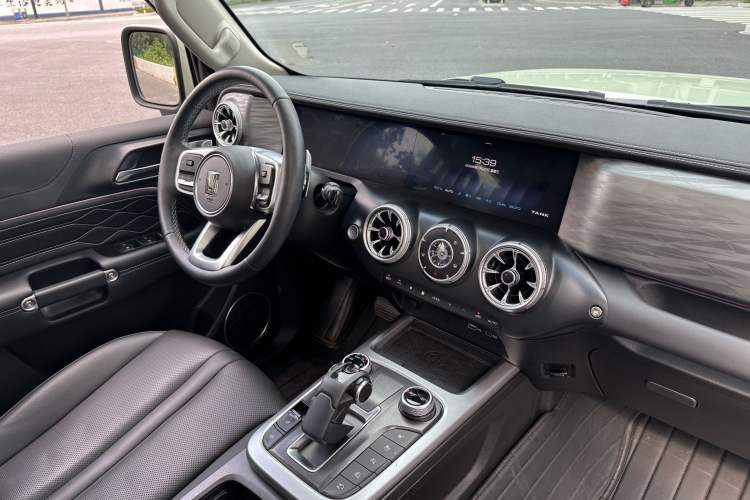 Used Tank 300 2023 City Edition 2.0T—Stylish as Ever Interior 7