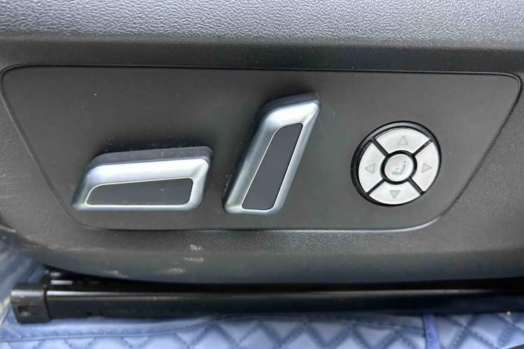 Used Tank 300 2023 City Edition 2.0T—Stylish as Ever Interior 8