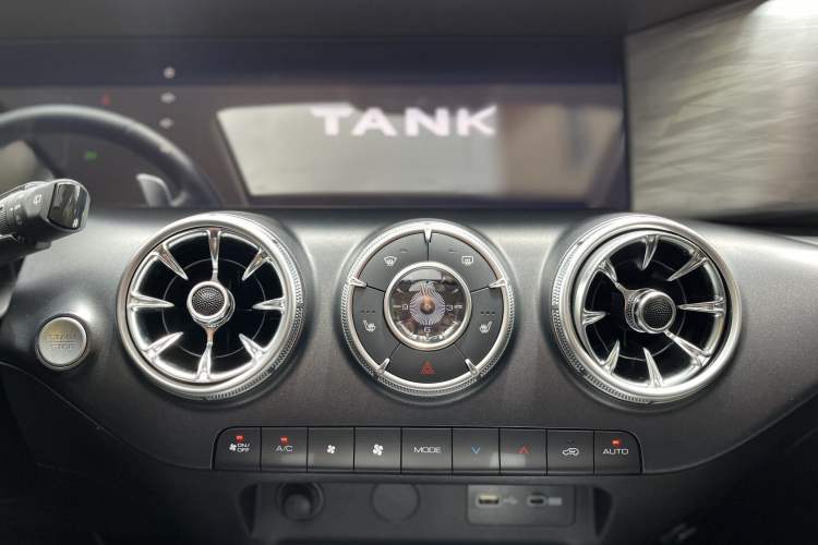 Used Tank 300 2023 Off-Road Edition 2.0T Conqueror Interior 9