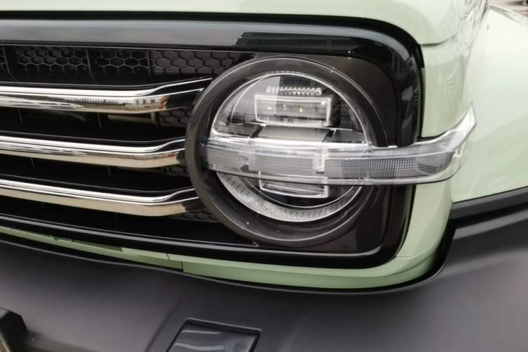 Used Tank 300 2023 City Edition 2.0T—Stylish as Ever Left Front Headlight