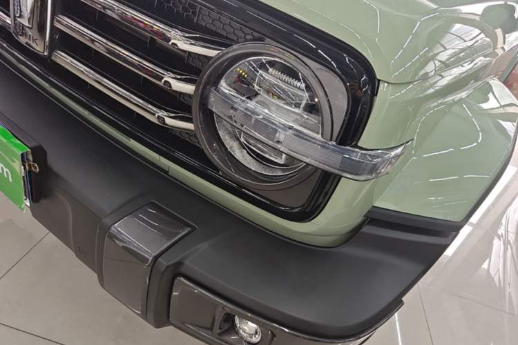 Used Tank 300 2023 City Edition 2.0T—Stylish as Ever Left Front Headlight