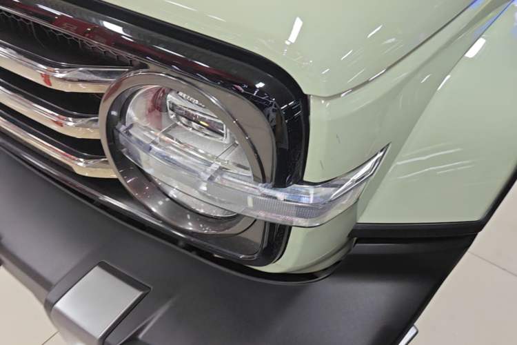 Used Tank 300 2023 City Edition 2.0T—Stylish as Ever Left Front Headlight