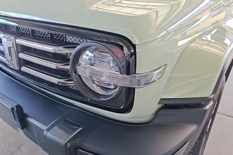 Used Tank 300 2023 City Edition 2.0T—Stylish as Ever Left Front Headlight