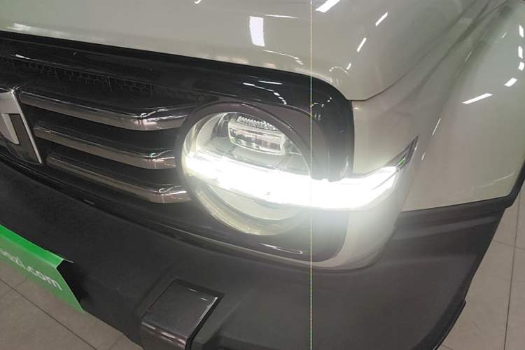 Used Tank 300 2023 City Edition 2.0T—Stylish as Ever Left Front Headlight