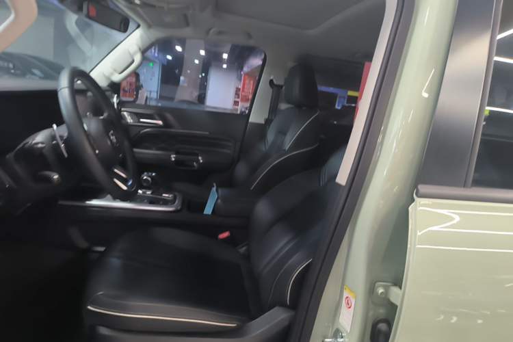 Used Tank 300 2023 City Edition 2.0T—Stylish as Ever Left Front Seat