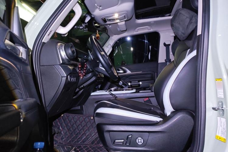 Used Tank 300 2023 City Edition 2.0T—Stylish as Ever Left Front Seat