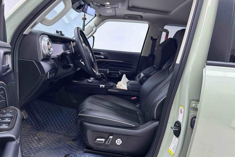 Used Tank 300 2023 City Edition 2.0T—Stylish as Ever Left Front Seat