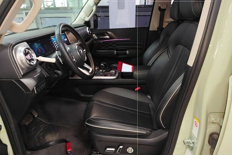 Used Tank 300 2023 City Edition 2.0T—Stylish as Ever Left Front Seat