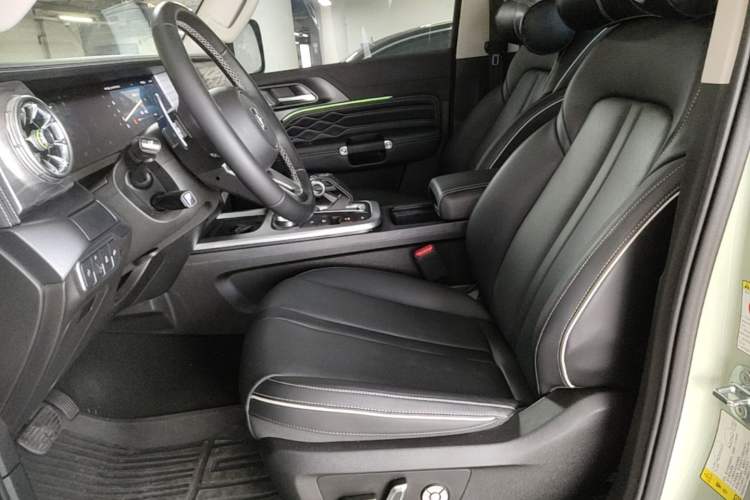 Used Tank 300 2023 City Edition 2.0T—Stylish as Ever Left Front Seat